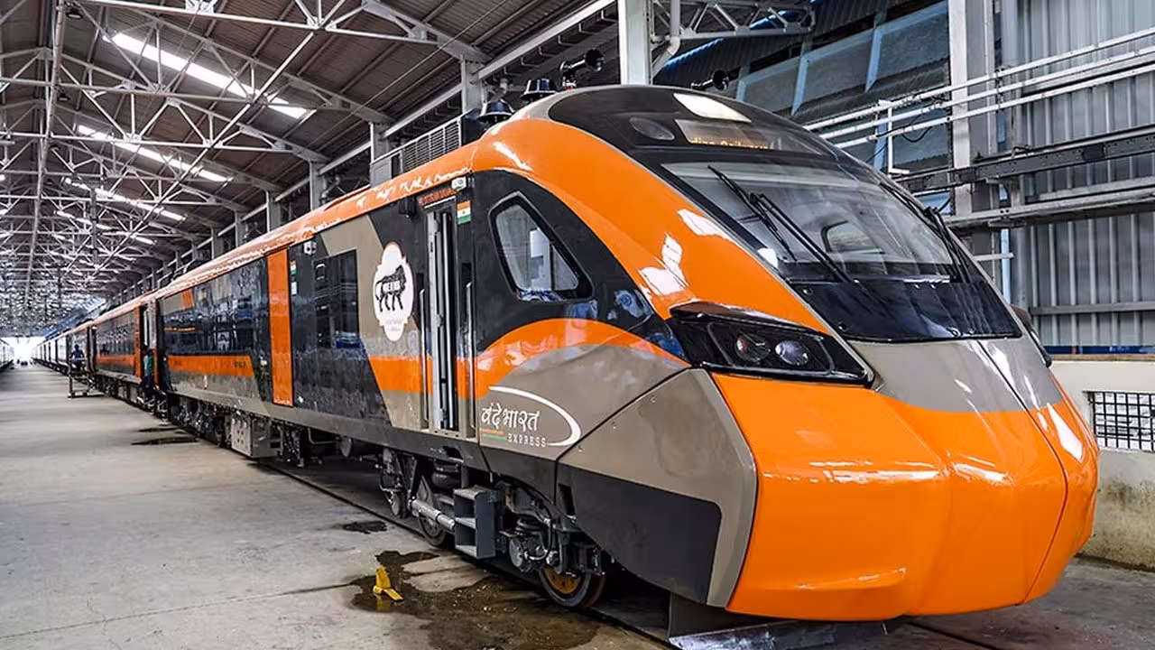 Vande Bharat Sleeper Train | దేశంలో రెండో ‘వందేభారత్ స్లీపర్’ రెడీ: బెంగళూరు టూ ముంబై.. డీటెయిల్స్ ఇవే!