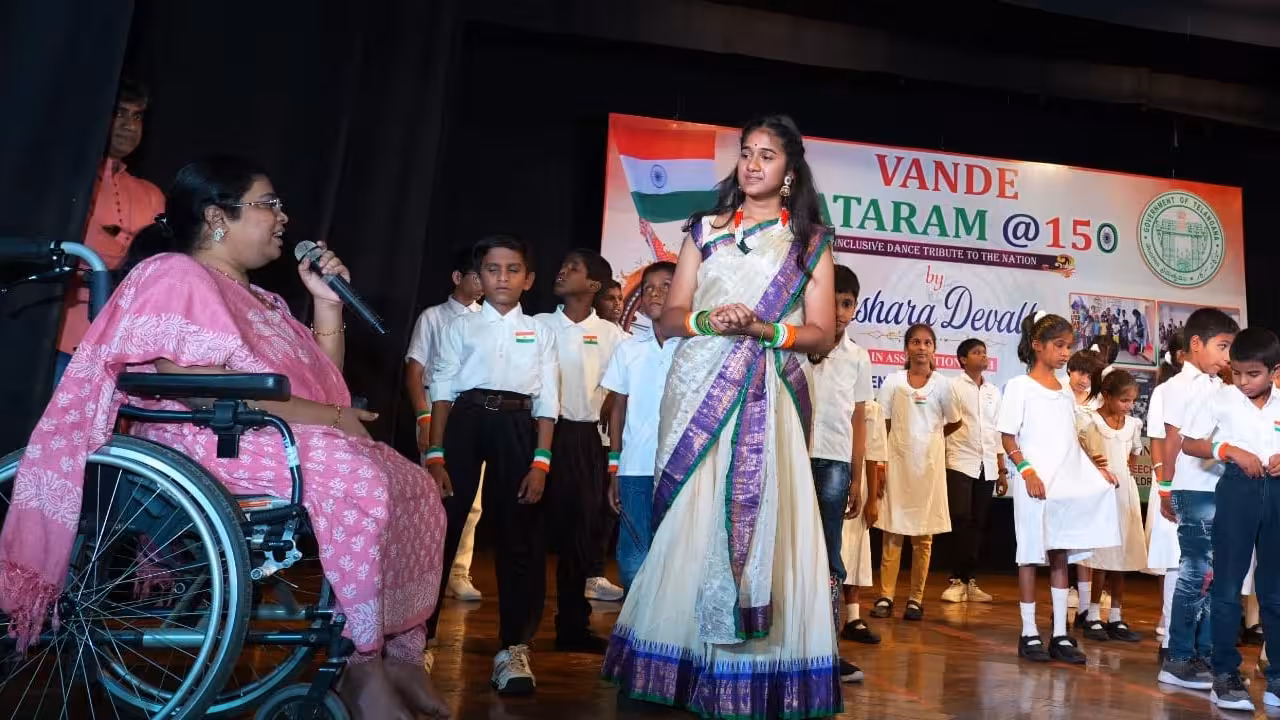 Vande Mataram 150 | 150 మంది దివ్యాంగులతో అక్షర అద్భుతం: రవీంద్రభారతిలో రోమాలు నిక్కబొడుచుకునే ‘వందేమాతరం’ ప్రదర్శన!