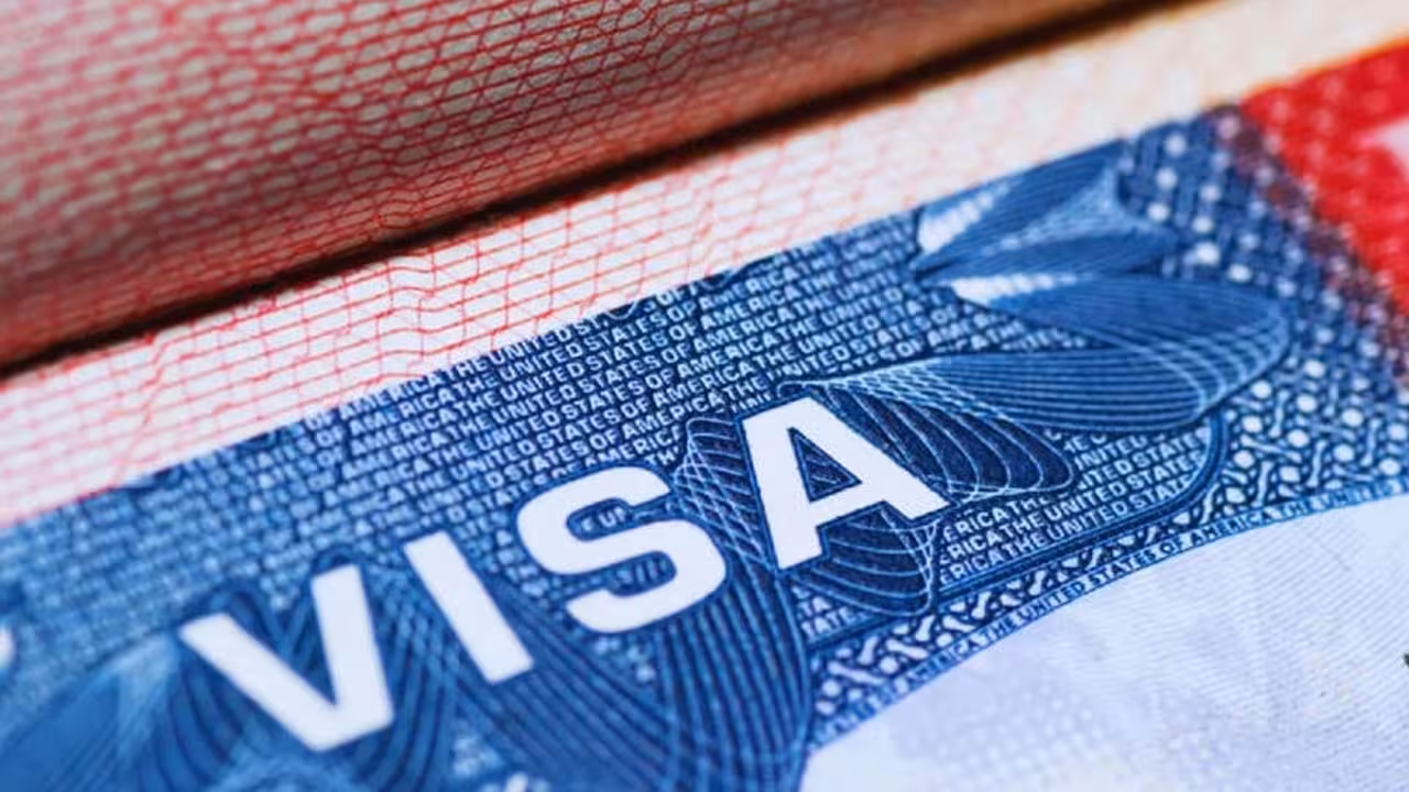 F1 Visa Rejection | అన్నీ పర్ఫెక్ట్గా ఉన్నా US F-1 వీసా రిజెక్ట్.. ఆ ఒక్క ‘తప్పు’ వల్లే అని తెలిసి కంగుతిన్న భారతీయ విద్యార్థి!