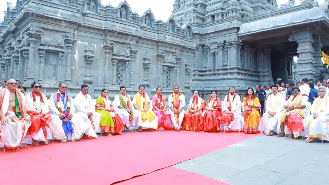 Yadagirigutta Temple New Trust Board Takes Oath Minister Konda Surekha Directs