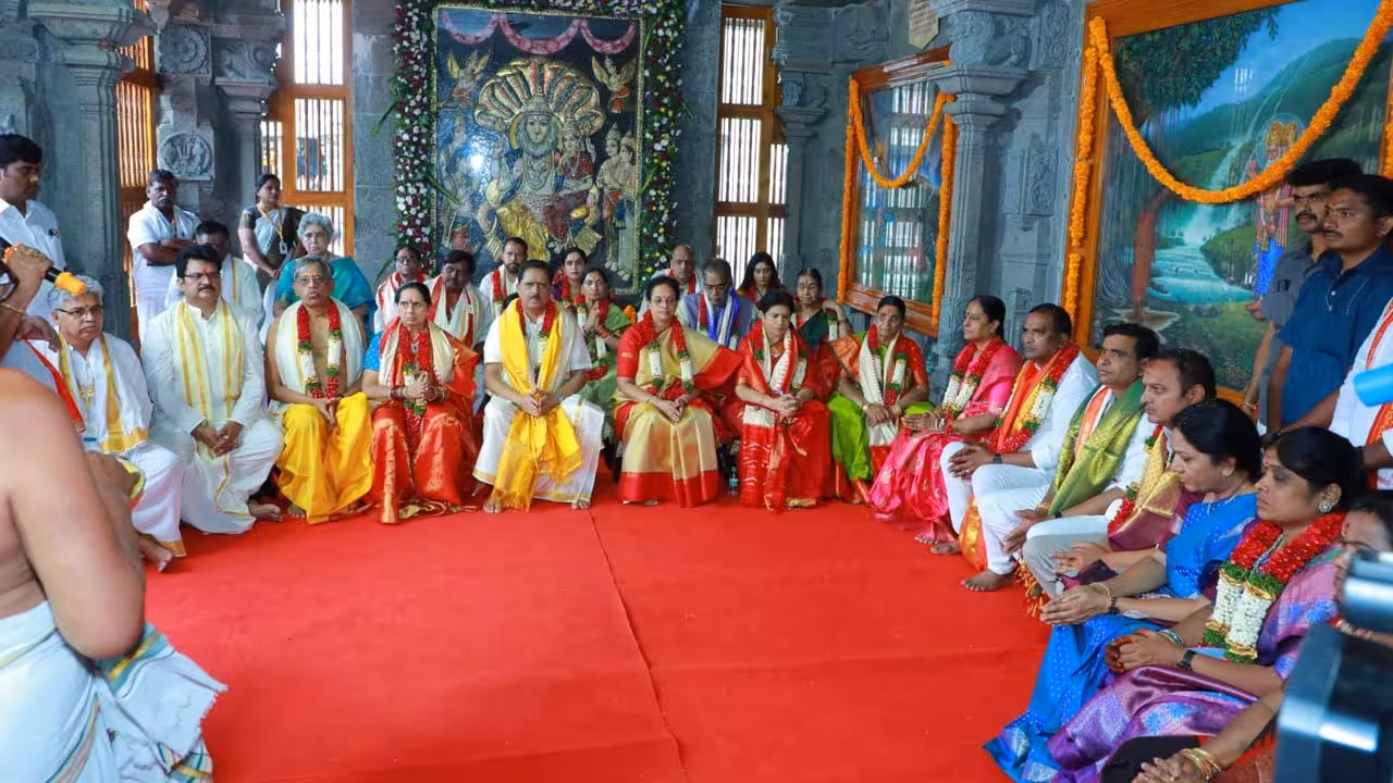 Yadagirigutta Temple New Trust Board Takes Oath Minister Konda Surekha Directs