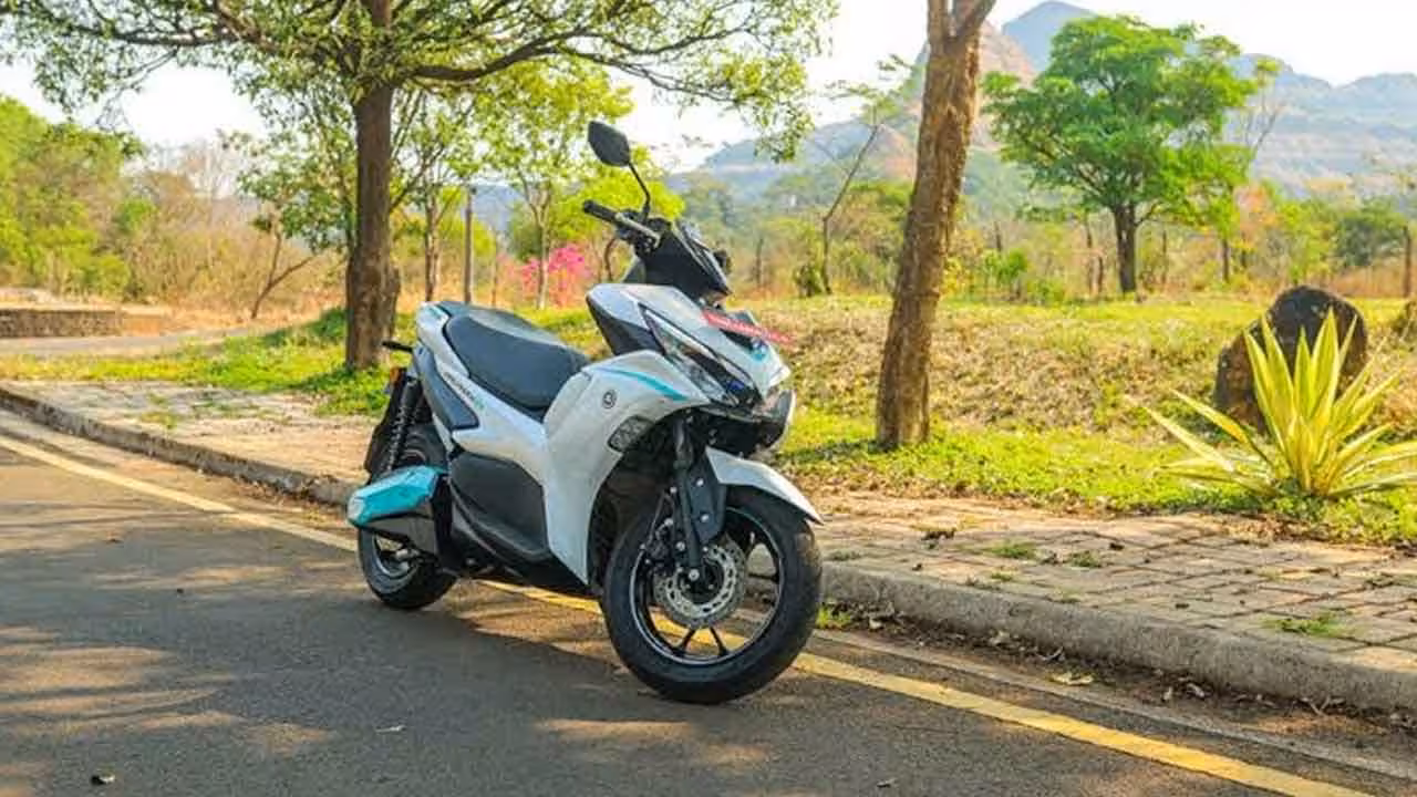 Yamaha Aerox E | యమహా నుంచి కొత్త ఎలక్ట్రిక్ స్కూటర్.. ఒక్కసారి చార్జ్ చేస్తే 117 కి.మీ. రేంజ్..