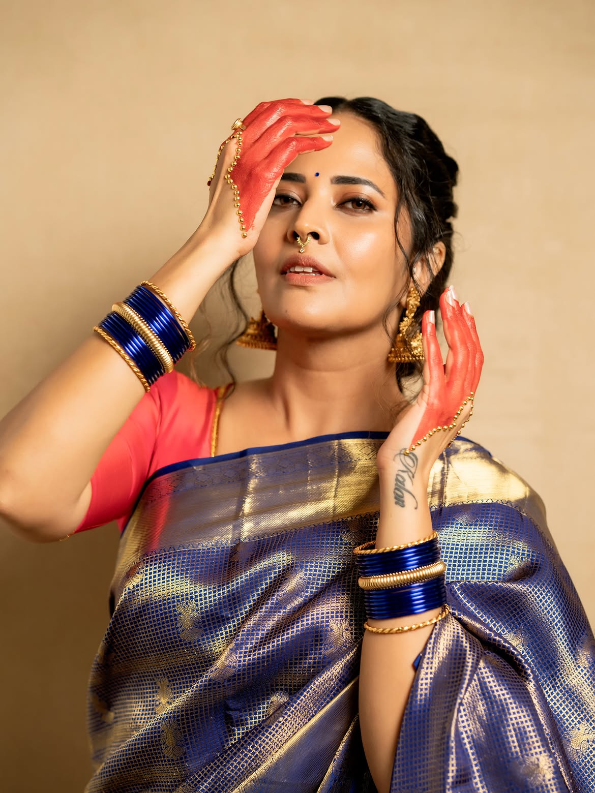 Anasuya Bharadwaj | రుక్మిణిగా మారిన అనసూయ – ట్రెడిషనల్ లుక్లో మెరిసిపోయిన తెలుగు యాంకర్ - Image 1