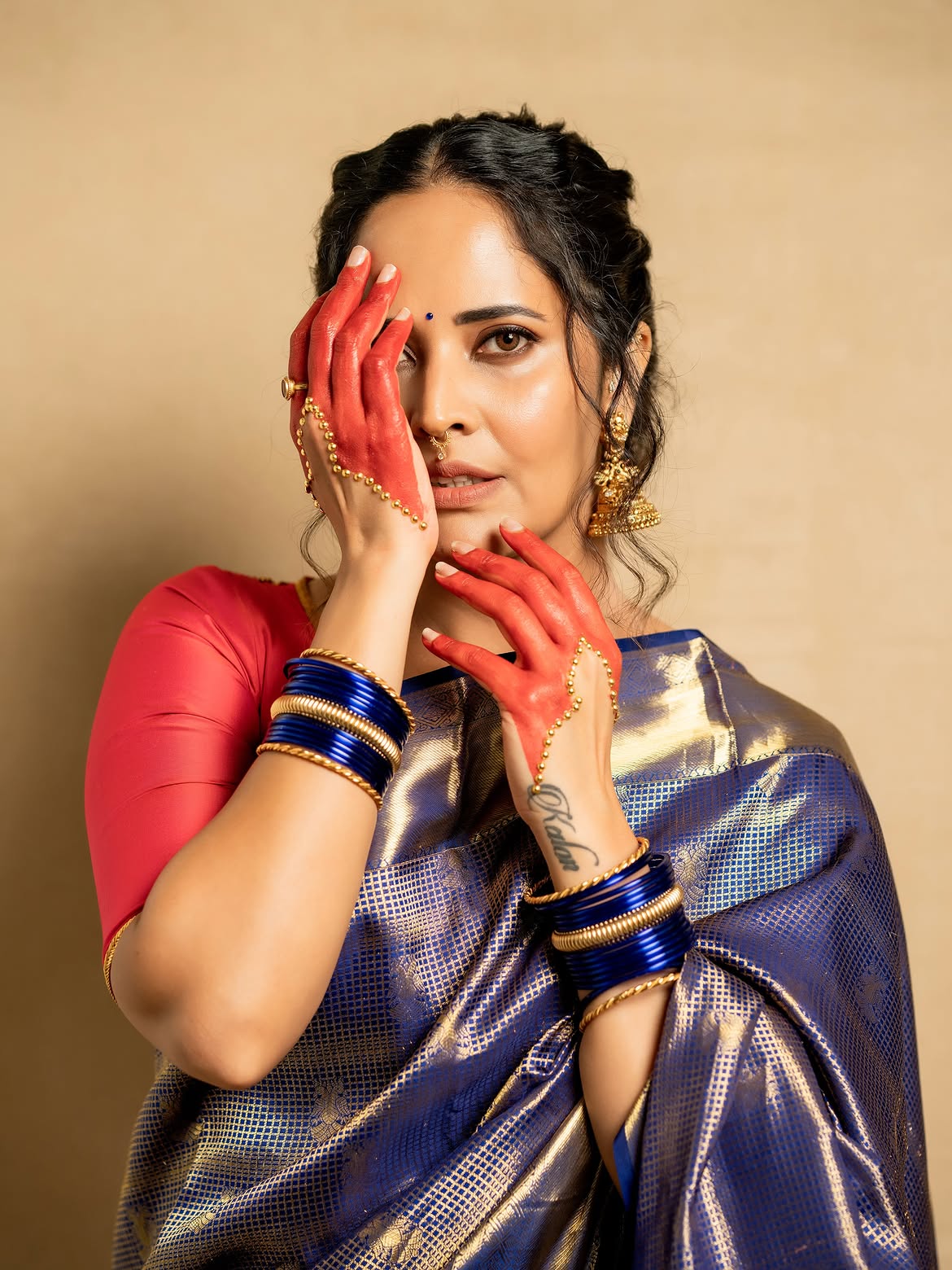 Anasuya Bharadwaj | రుక్మిణిగా మారిన అనసూయ – ట్రెడిషనల్ లుక్లో మెరిసిపోయిన తెలుగు యాంకర్ - Image 4