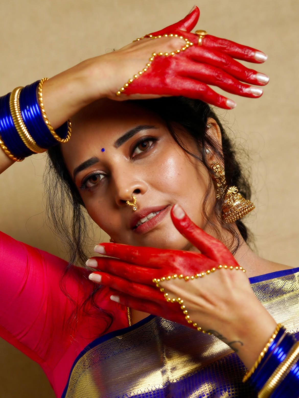 Anasuya Bharadwaj | రుక్మిణిగా మారిన అనసూయ – ట్రెడిషనల్ లుక్లో మెరిసిపోయిన తెలుగు యాంకర్ - Image 2