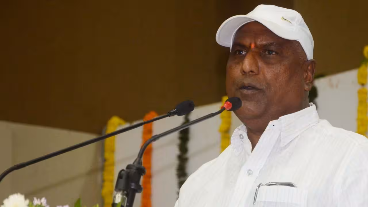 World Indigenous Peoples Day | అభివృద్ధి వైపు అడుగులు వేయాలి : మంత్రి లక్ష్మణ్కుమార్