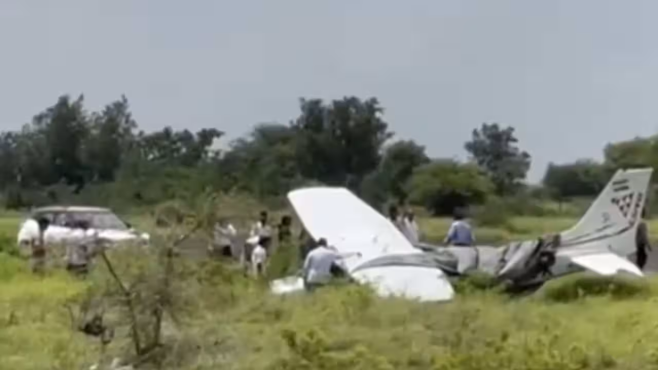 Aircraft Crash | బరామతిలో కూలిన ట్రైయినీ విమానం.. ఇద్దరు పైలట్లు సేఫ్