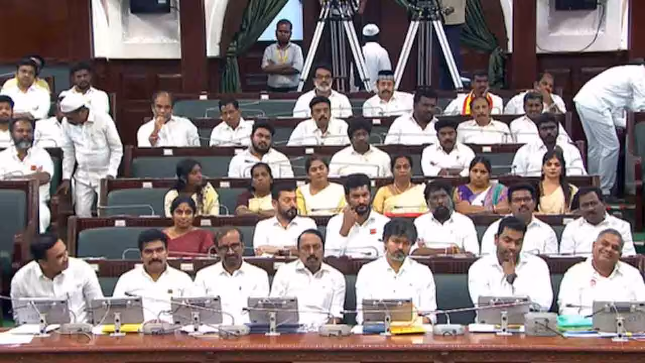 CM Vijay | తమిళనాడు చరిత్రలోనే తొలిసారి.. అసెంబ్లీలో సీఎం సీటును వదిలి మంత్రులతో కూర్చున్న విజయ్