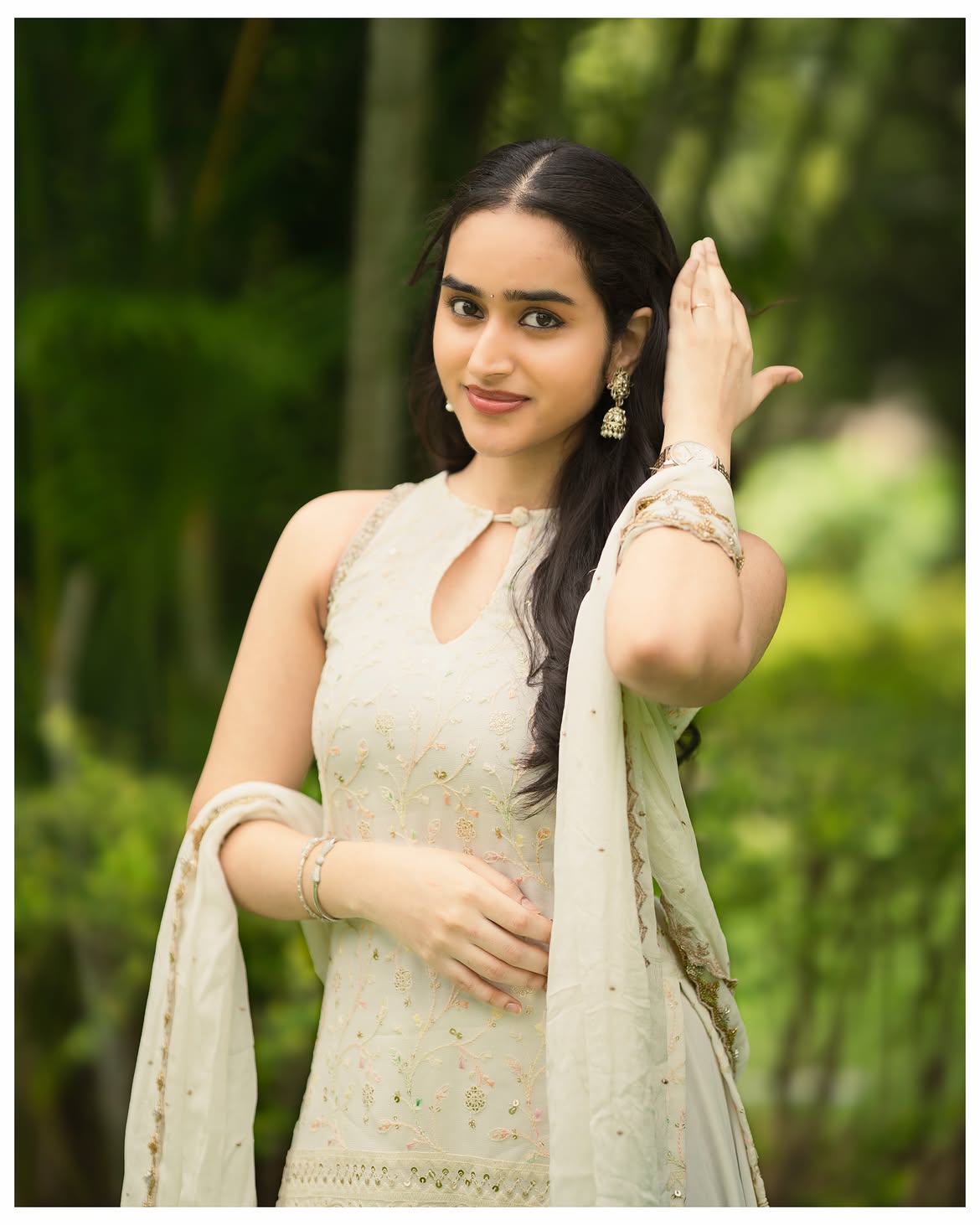Anchor Charmila | యాంకర్ చర్మిలా కొత్త ఫొటోలపై ఓ లుక్కేయండి! - Image 6