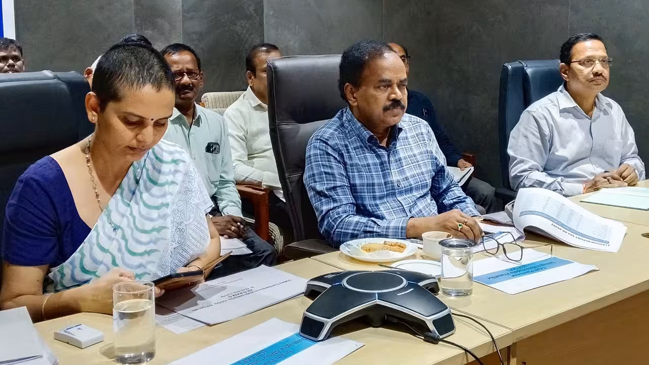 Dana Kishore | ఆగస్టు 15 నాటికి 13,046 ఫామ్ పాండ్స్ పనులు పూర్తి చేయాలి.. దాన కిషోర్ ఆదేశం