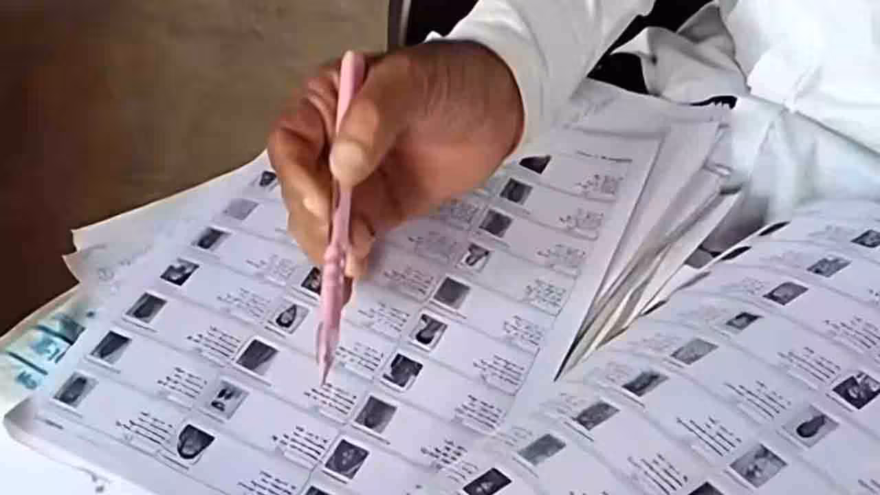 Delhis Draft Electoral Roll | ఢిల్లీ ఓటర్ల జాబితా నుంచి 47.7 లక్షల పేర్లు తొలగింపు