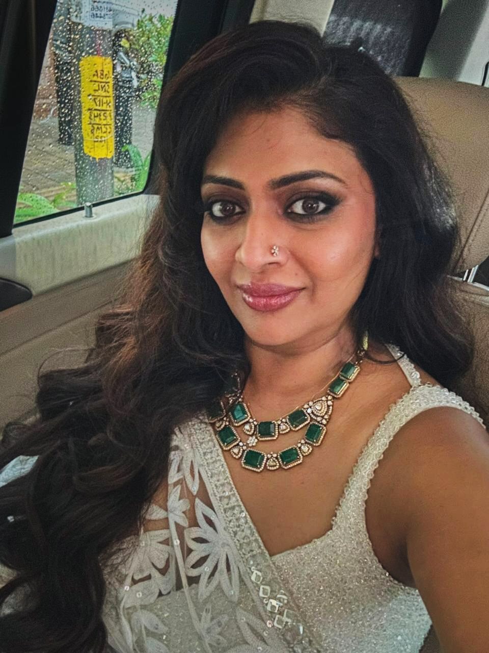 తెలుగులో వేణు తొట్టెంపూడి హీరోగా నటించిన వీడెక్కడి మొగుడండి సినిమాలో గీతూ మోహన్ దాస్ సెకండ్ హీరోయిన్గా కనిపించింది.