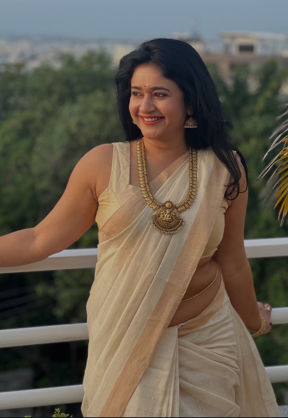 Onam | ఓనం పండుగకు సినీ గ్లామర్.. సంప్రదాయ లుక్లో హీరోయిన్ల మెరుపులు! - Image 11