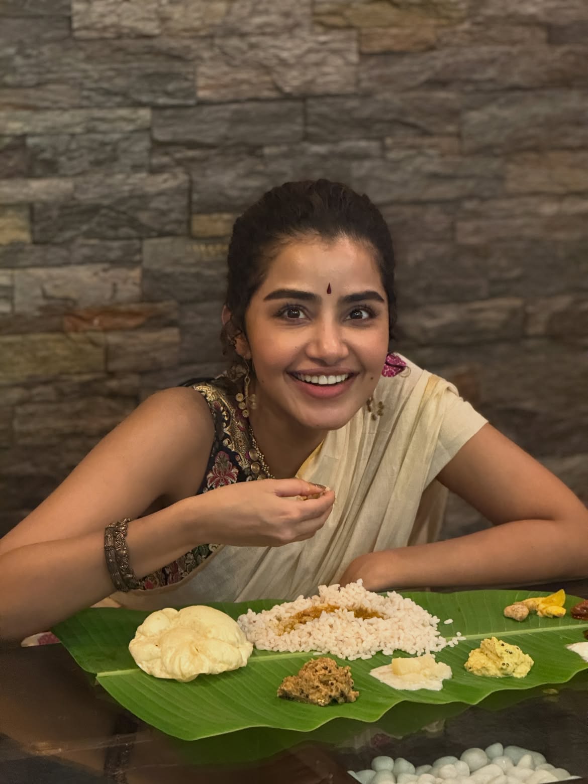Onam | ఓనం పండుగకు సినీ గ్లామర్.. సంప్రదాయ లుక్లో హీరోయిన్ల మెరుపులు! - Image 14