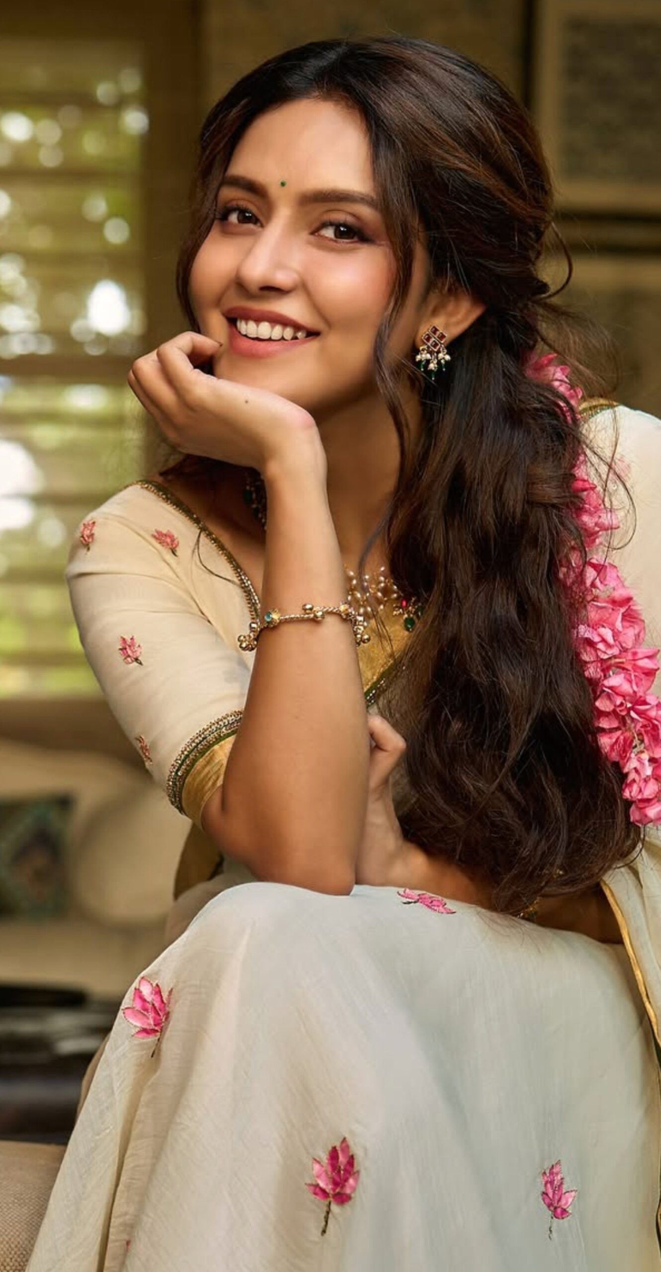 Onam | ఓనం పండుగకు సినీ గ్లామర్.. సంప్రదాయ లుక్లో హీరోయిన్ల మెరుపులు! - Image 19