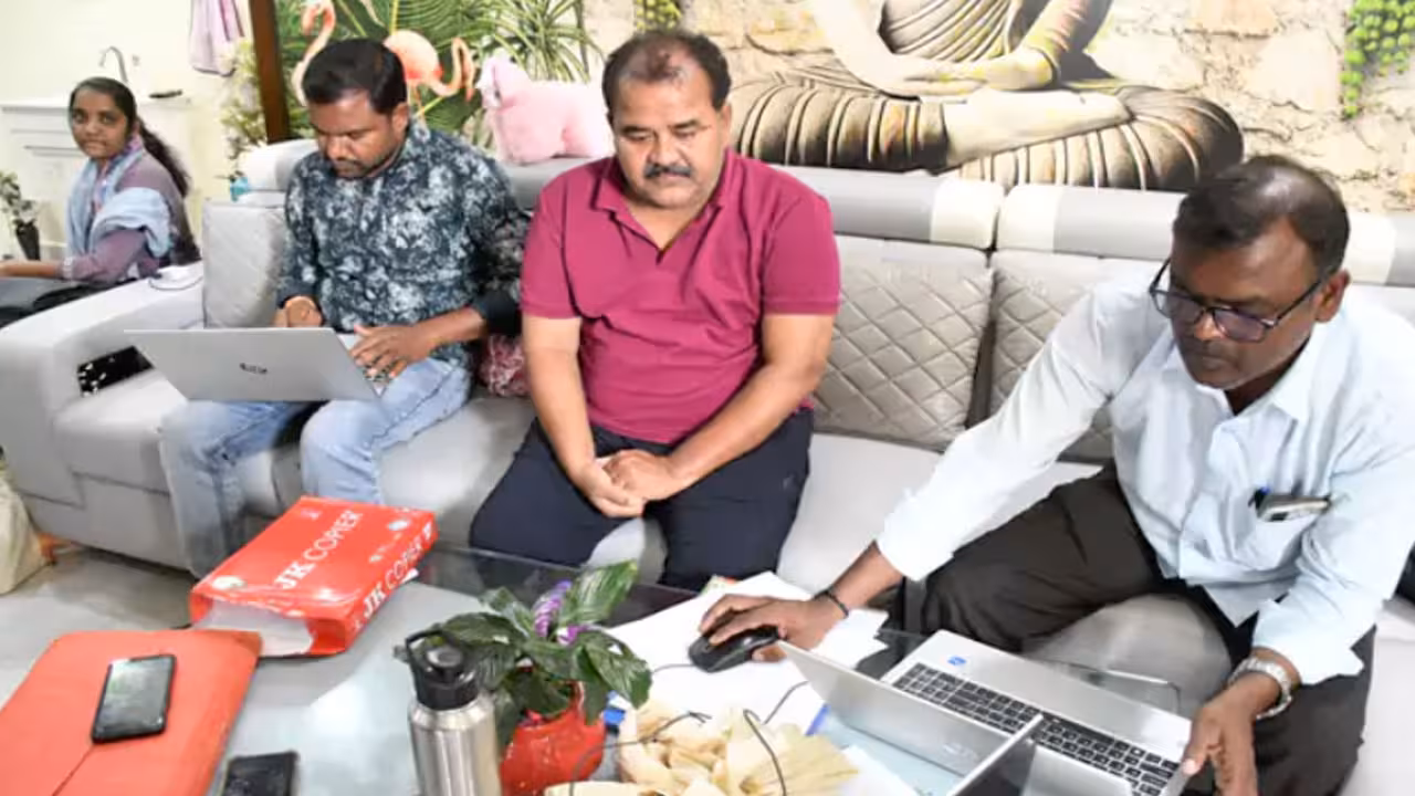 ACB Raids | భూపాలపల్లి మైన్స్ ఏడీ ఇంట్లో ఏసీబీ రైడ్స్.. భారీగా ఆస్తులు..