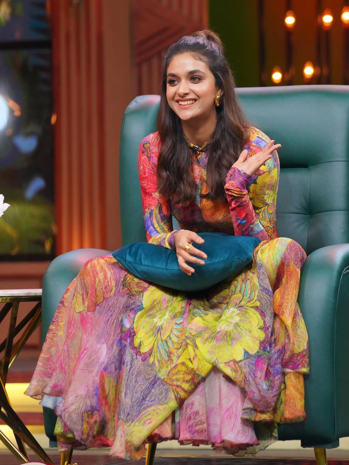 వెంకటేష్ సరసన కీర్తి సురేష్ కనిపించబోతుంది. వచ్చే ఏడాది సంక్రాంతికి ఈ సినిమా రిలీజ్ కానున్నట్లు ప్రచారం జరుగుతోంది.