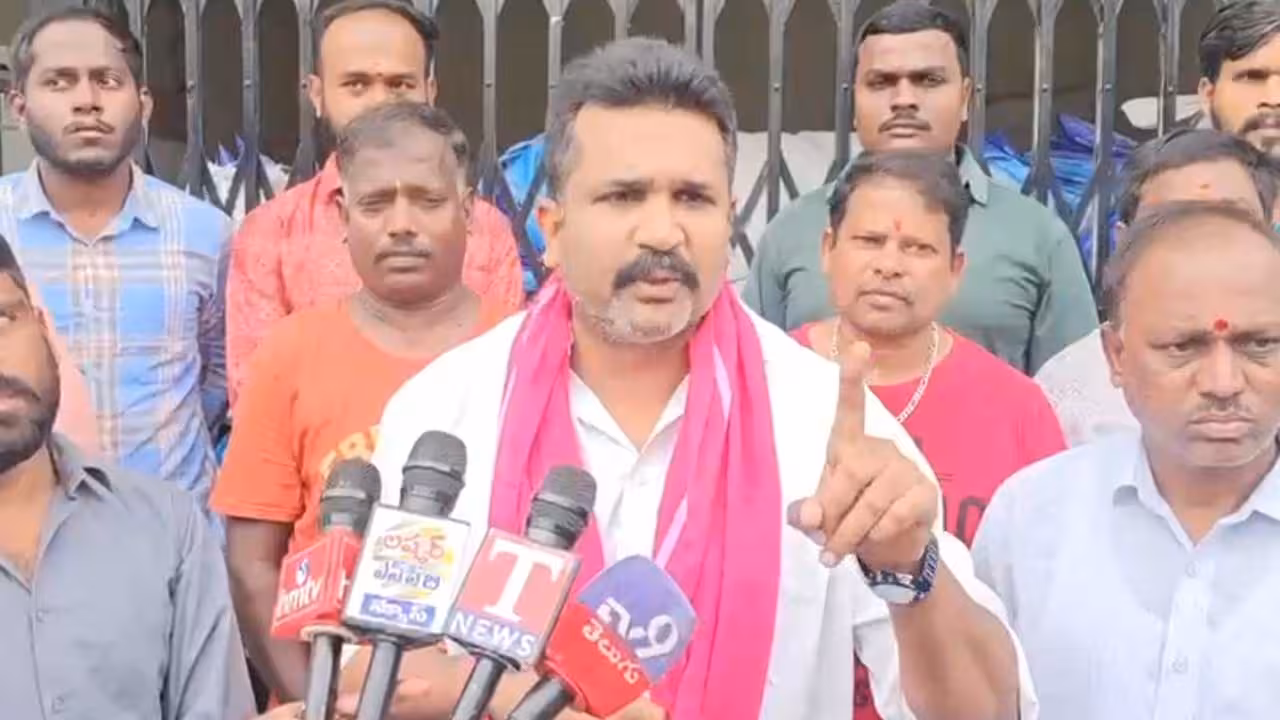 Krishank | ఇందిరమ్మ చీరలను ఎలుకలు కొరుకుతున్నయ్.. 10 నెలల నుంచి ఎందుకు పంచలే?
