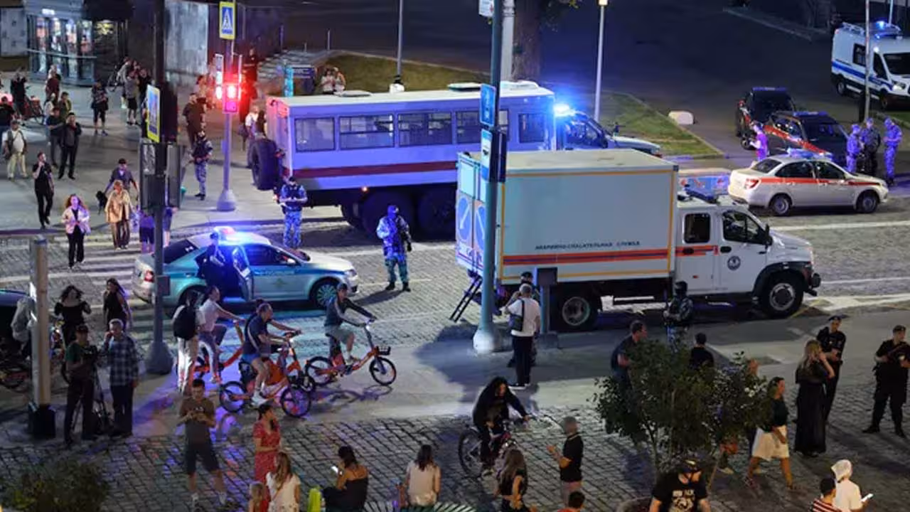 Explosion in Moscow restaurant | మాస్కోలోని రెస్టారెంట్లో పేలుడు.. ముగ్గురు మృతి