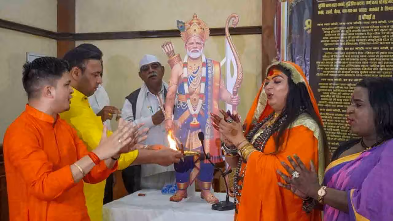 Modi Chalisa | జై జై మోదీ.. హర హర మోదీ.. ఢిల్లీ ప్రెస్ క్లబ్లో మోదీ చాలీసా విడుదల