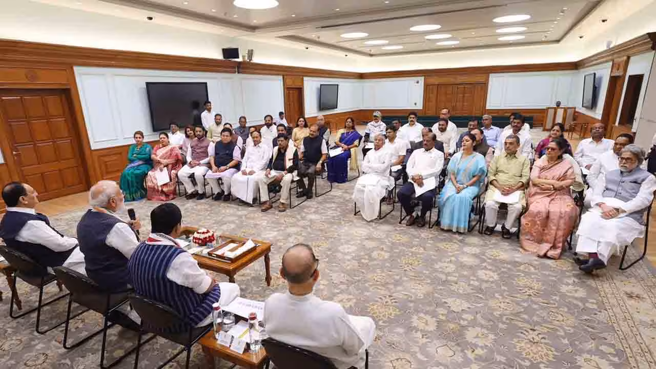 PM Modi | ఆందోళన వద్దు.. మీకు నేనున్నా: ఎంపీలతో ప్రధాని మోదీ