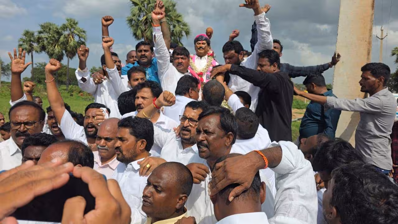 Vinod Kumar, Dayakar Rao | గద్దెను కూల్చినంత ఈజీగా.. ప్రజల మనసుల నుంచి పెద్దిని తీసేయలేరు