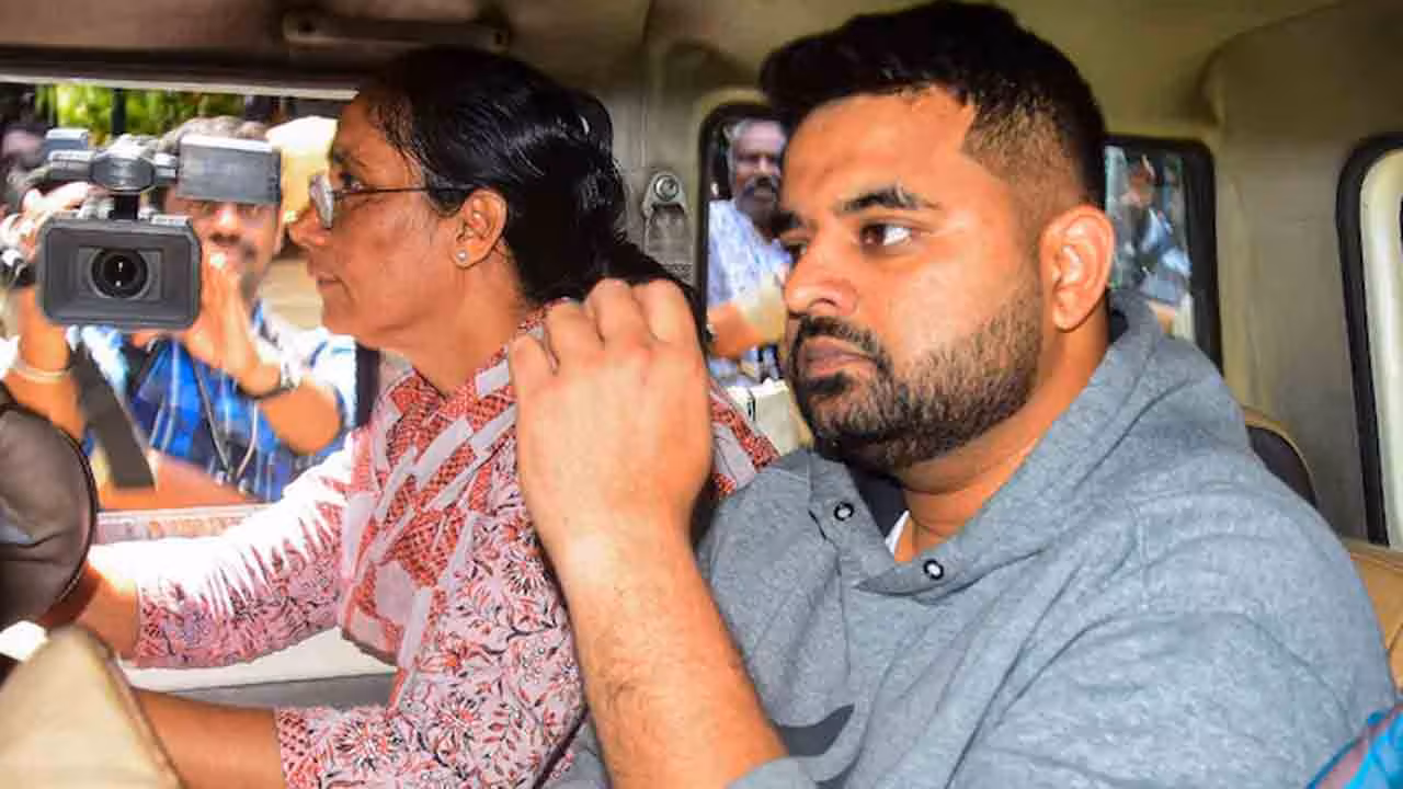 Prajwal Revanna | జైల్లో ఫోన్తో అడ్డంగా దొరికిపోయిన మాజీ ఎంపీ