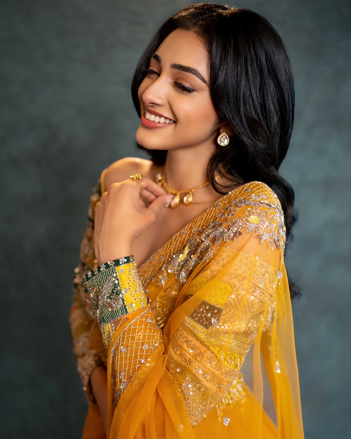 Preity Mukhundhan | చీరలో బ్లాస్ట్ జోన్ హీరోయిన్ అందాలు అదుర్స్ - Image 2