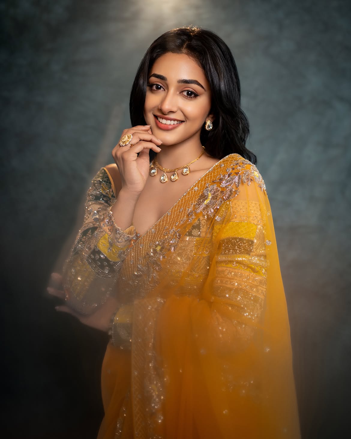 Preity Mukhundhan | చీరలో బ్లాస్ట్ జోన్ హీరోయిన్ అందాలు అదుర్స్ - Image 4
