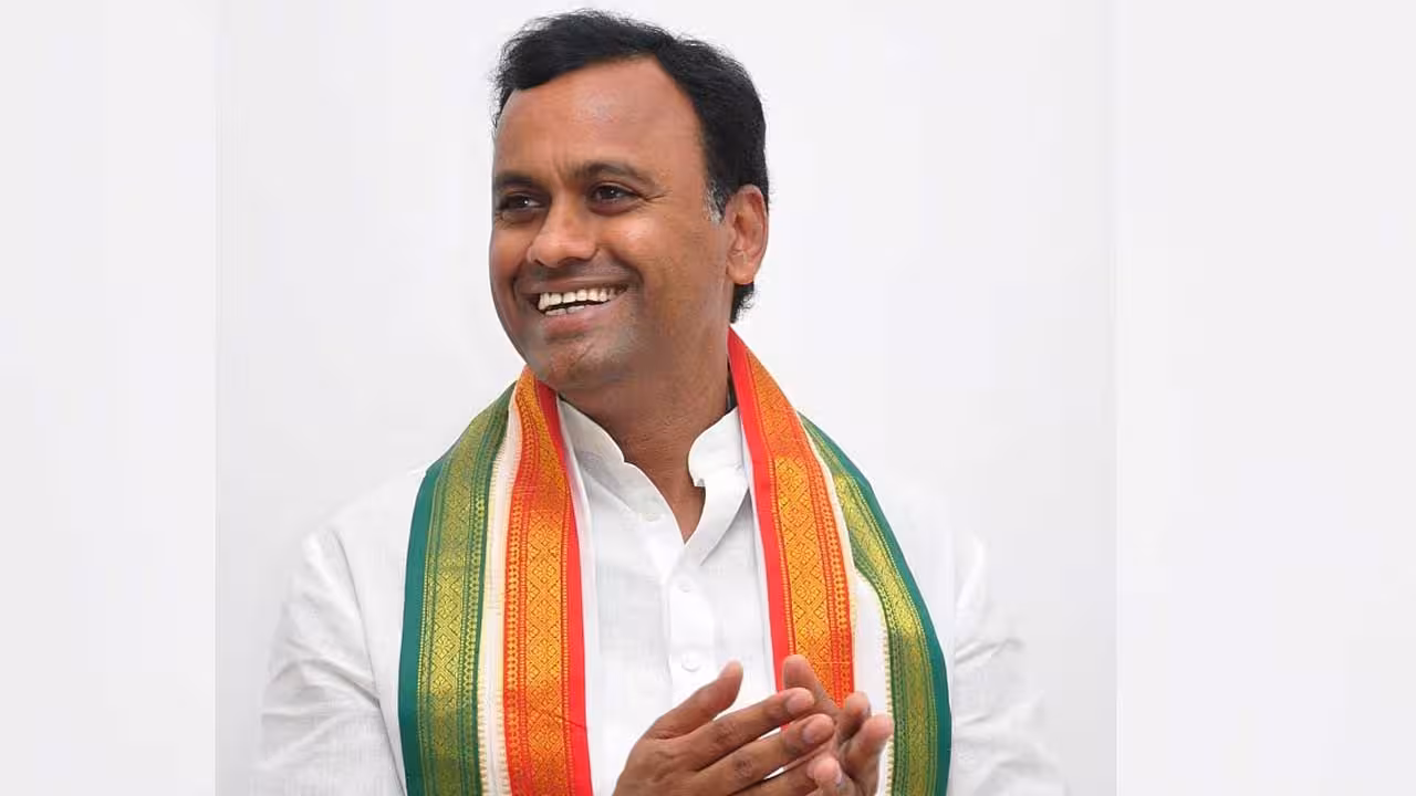 Komatireddy Rajagopal Reddy | 18 లక్షలు సాయమందించి.. 23 ఏళ్ల యువకుడి ప్రాణాలు నిలబెట్టాడు