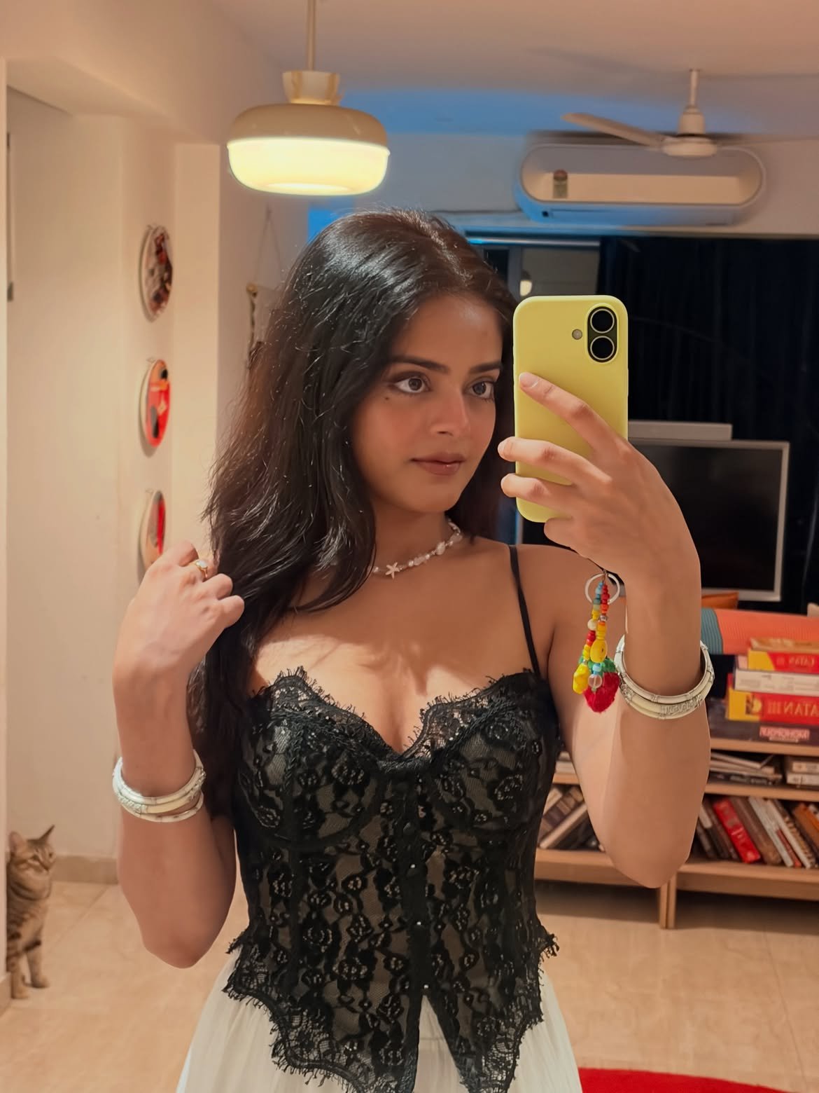 Riddhi Kumar | సెల్ఫీ ఫొటోలు షేర్ చేసిన రాజాసాబ్ హీరోయిన్ - Image 4