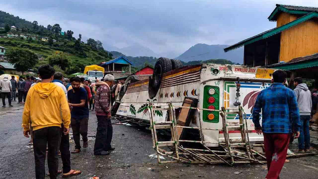 Road Accident | బస్సు బోల్తా.. ఏడుగురు మృతి