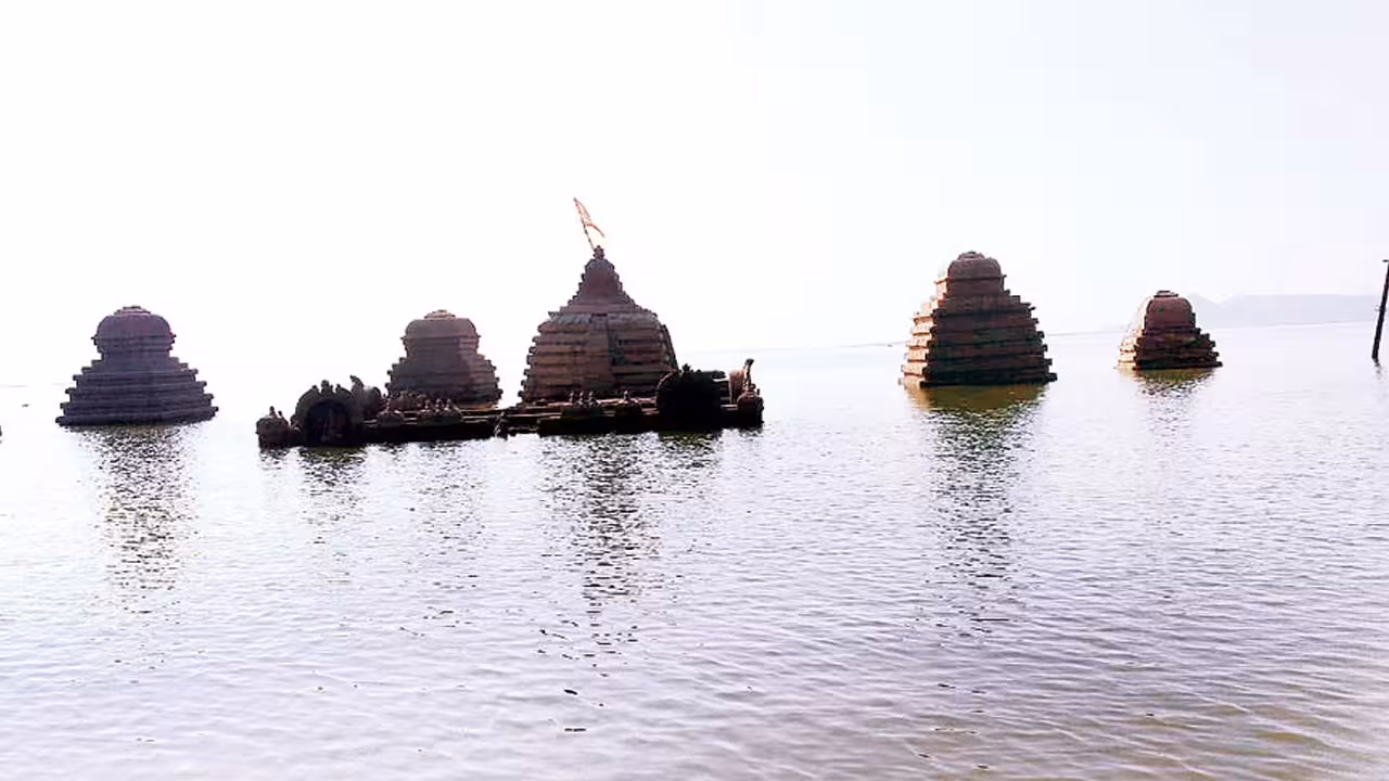 Sangameswara Temple | కృష్ణమ్మ ఒడిలోకి సంగమేశ్వరుడు.. మళ్లీ పూజలందుకునేది మార్చిలోనే!