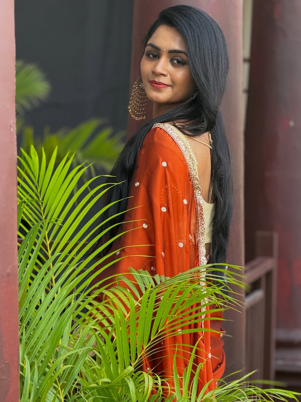 శిరీషకు ఇది రెండో వివాహం. నవీన్ అనే వ్యక్తిని పెళ్లి చేసుకున్న శిరీష 2024లో అతడికి విడాకులు ఇచ్చింది.