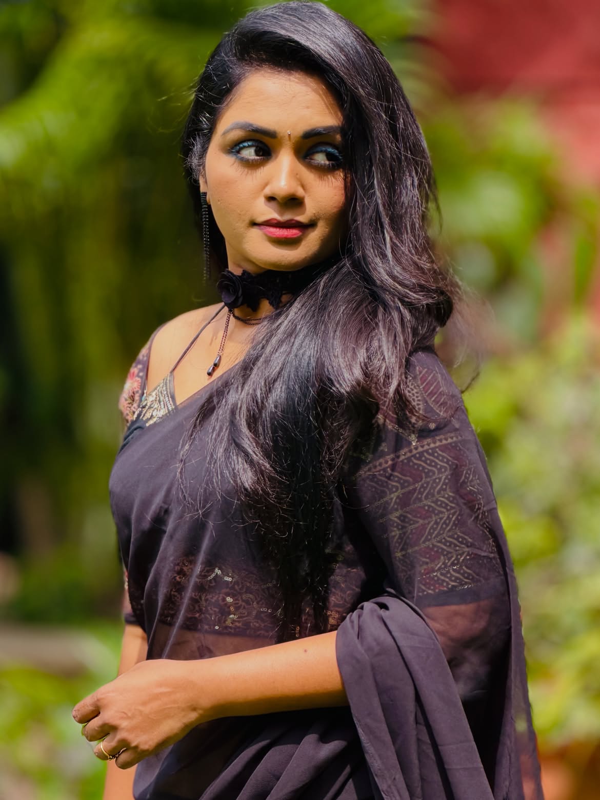 శిరీష పెళ్లి ఆర్జే, నటుడు మహేంద్రతో శుక్రవారం జరిగింది. సిరి వెడ్స్ మహీ అని బోర్డ్తో కూడిన ఓ ఫొటోను ఇన్స్టాగ్రామ్లో శిరీష పోస్ట్ చేసింది.