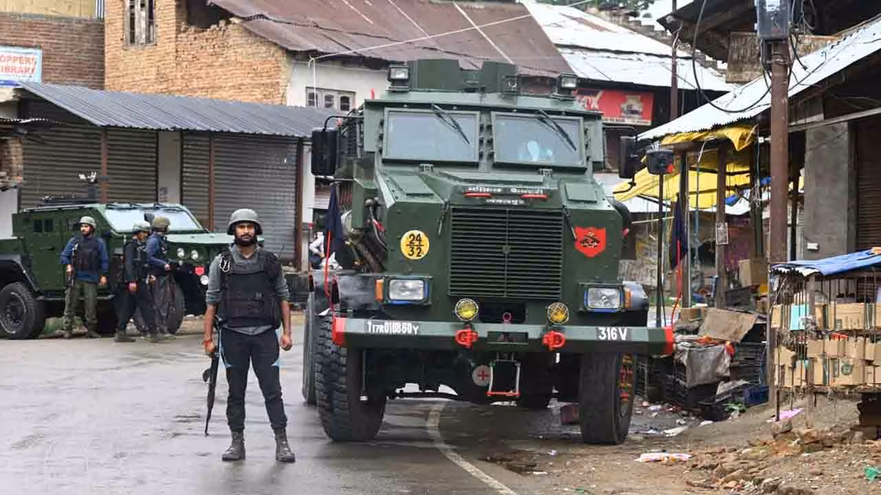 Terror Attack | జమ్ము కశ్మీర్లో వలస కార్మికులే లక్ష్యంగా ఉగ్రదాడి.. ఇద్దరు మృతి