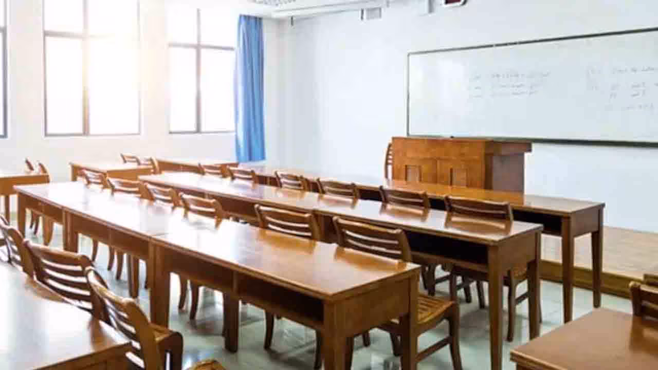 School Sealed | స్వాతంత్య్ర దినోత్సవ వేడుకల్లో బుర్ఖాతో డ్యాన్స్.. పాఠశాల సీజ్