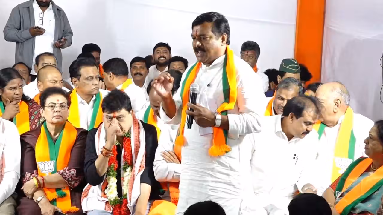 Meheshwar Reddy | ఇక్కడ పాఠశాలల్లో వసతులు లేవంటే.. ఎక్కడో ఉన్న ‘ఆక్స్ఫర్డ్’ను తీసుకొస్తడట