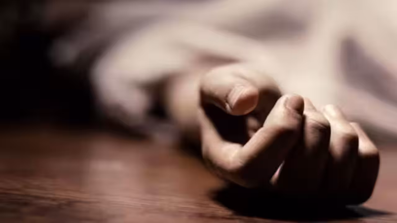 Srishailam Suicides | శ్రీశైలం సత్రంలో తీవ్ర విషాదం.. కబోర్డు, బాత్రూం డోర్లకు ఉరేసుకొని ఐదుగురి ఆత్మహత్య