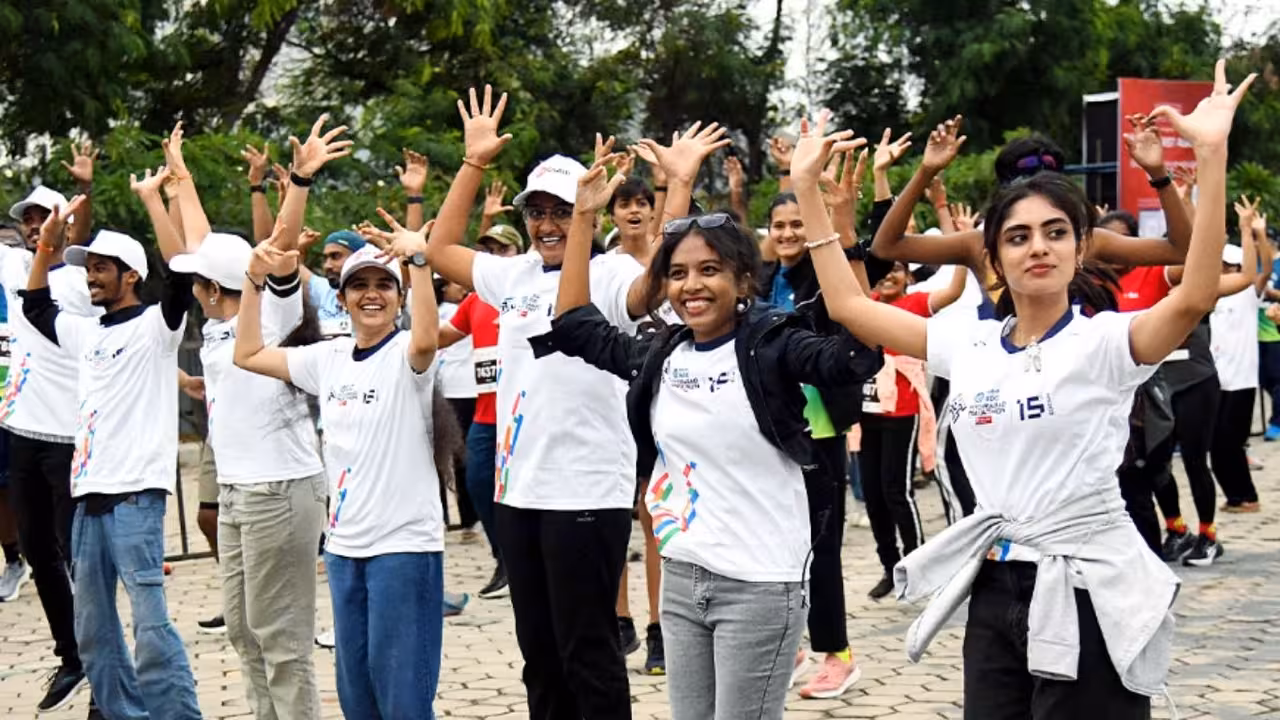 Hyderabad Marathon 2026 | హైదరాబాద్లో మారథాన్ జోష్.. పరుగులు పెట్టిన యూత్, దివ్యాంగులు