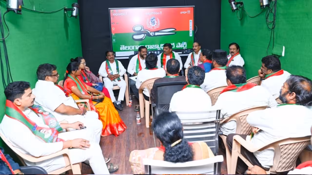 Teenmar Mallanna | సెప్టెంబర్ 17 నుంచి పాదయాత్ర చేస్తా.. రెడ్లు, వెలమల దోపిడీ లెక్కలు ఇంటింటికీ వివరిస్తా