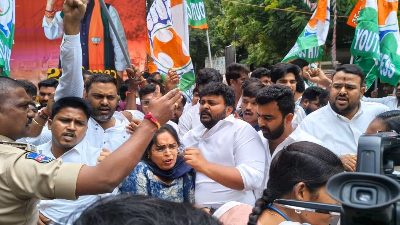 Youth Congress | బీజేపీ రాష్ట్ర కార్యాలయ ముట్టడికి యూత్ కాంగ్రెస్ యత్నం.. తీవ్ర ఉద్రిక్తత