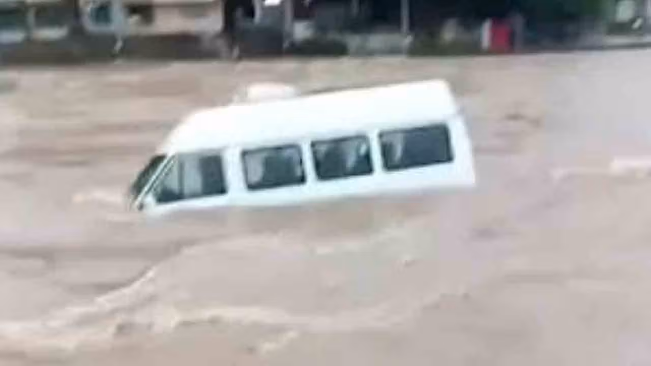 van swept away | నీటి ప్రవాహంలో కొట్టుకుపోయిన వ్యాన్.. తొమ్మిది మంది మృతి