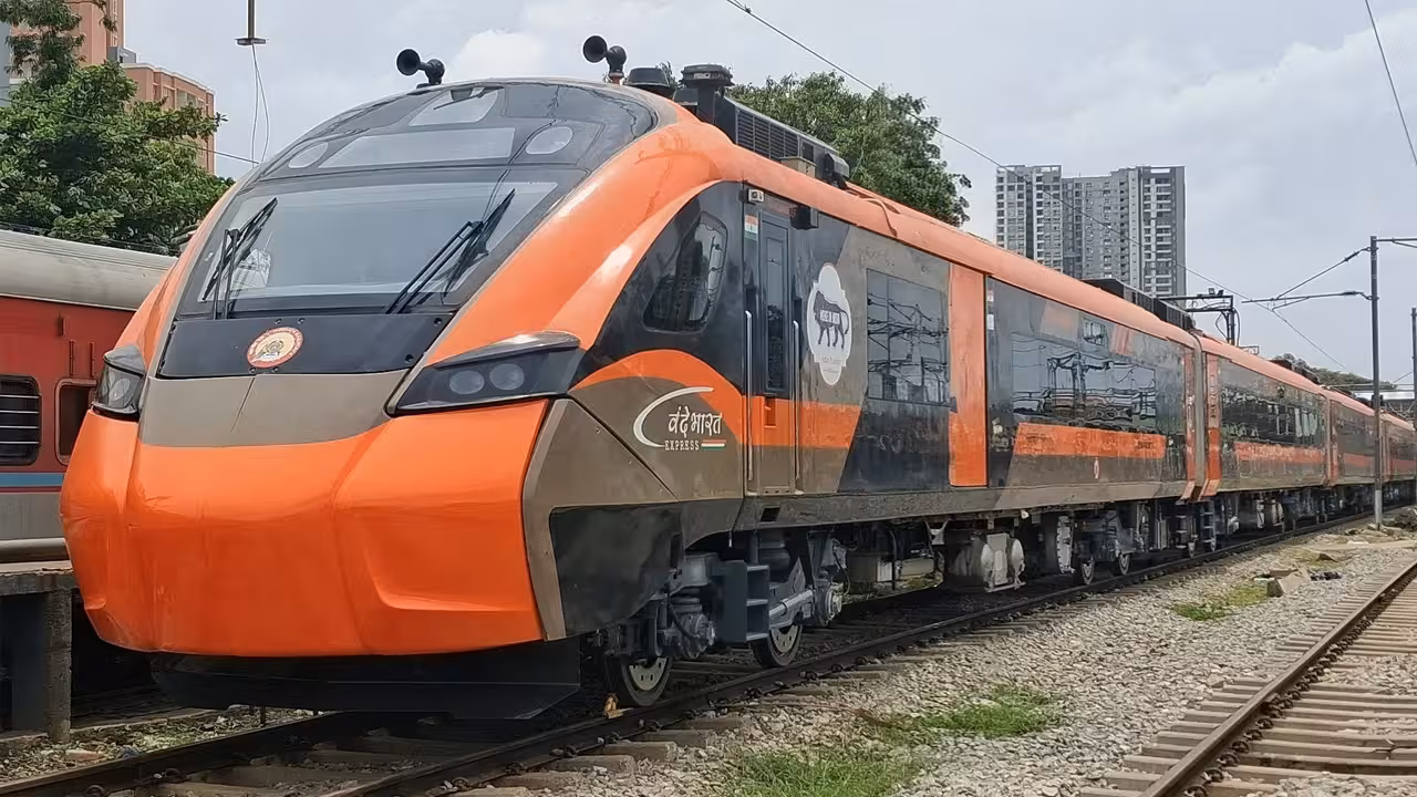 Vande Bharat Sleeper | వందే భారత్ స్లీపర్ అప్గ్రేడ్.. ఇక 24 బోగీలతో పరుగులు..!