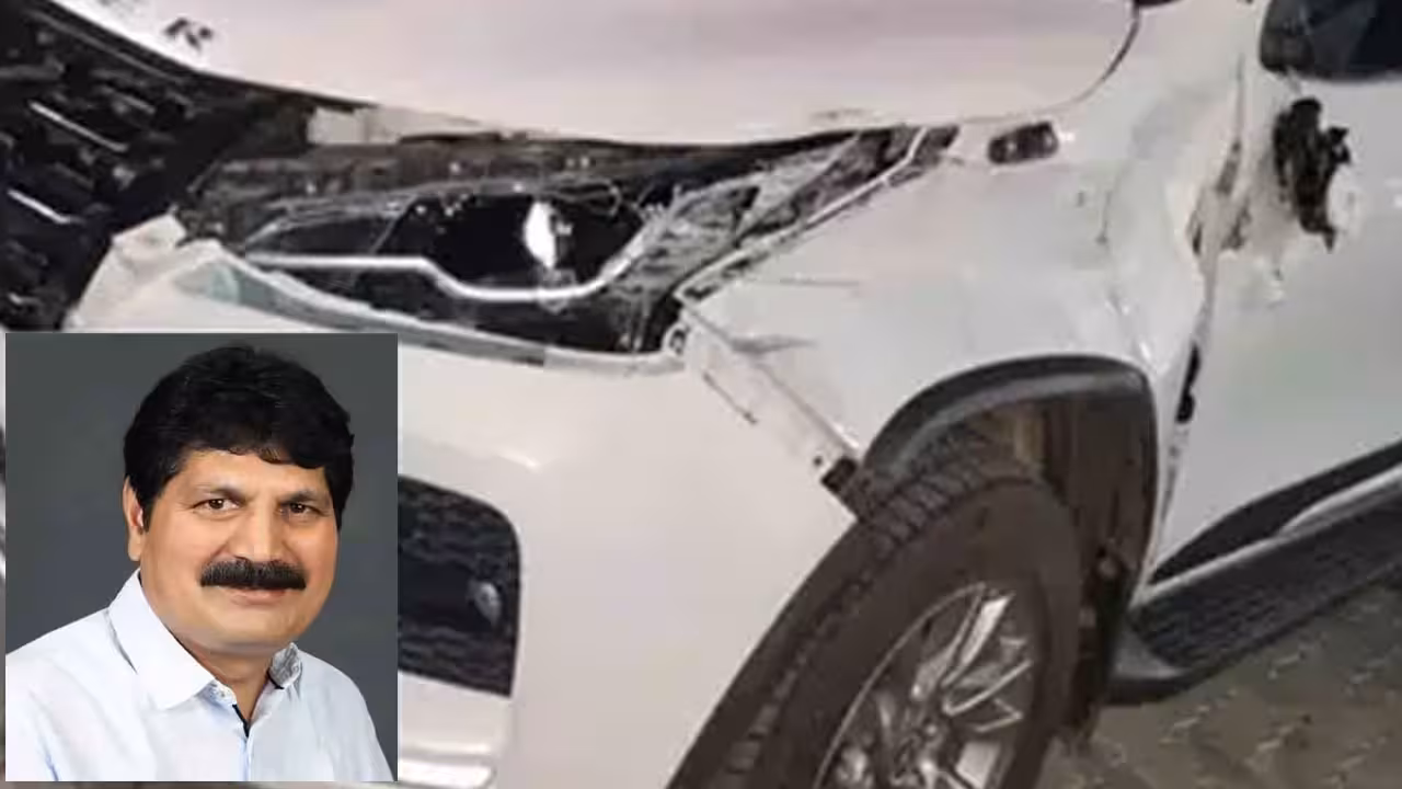 Tellam Venkat Rao | డీసీఎంను ఢీకొట్టిన కారు.. భద్రాచలం ఎమ్మెల్యేకు తప్పిన ప్రమాదం