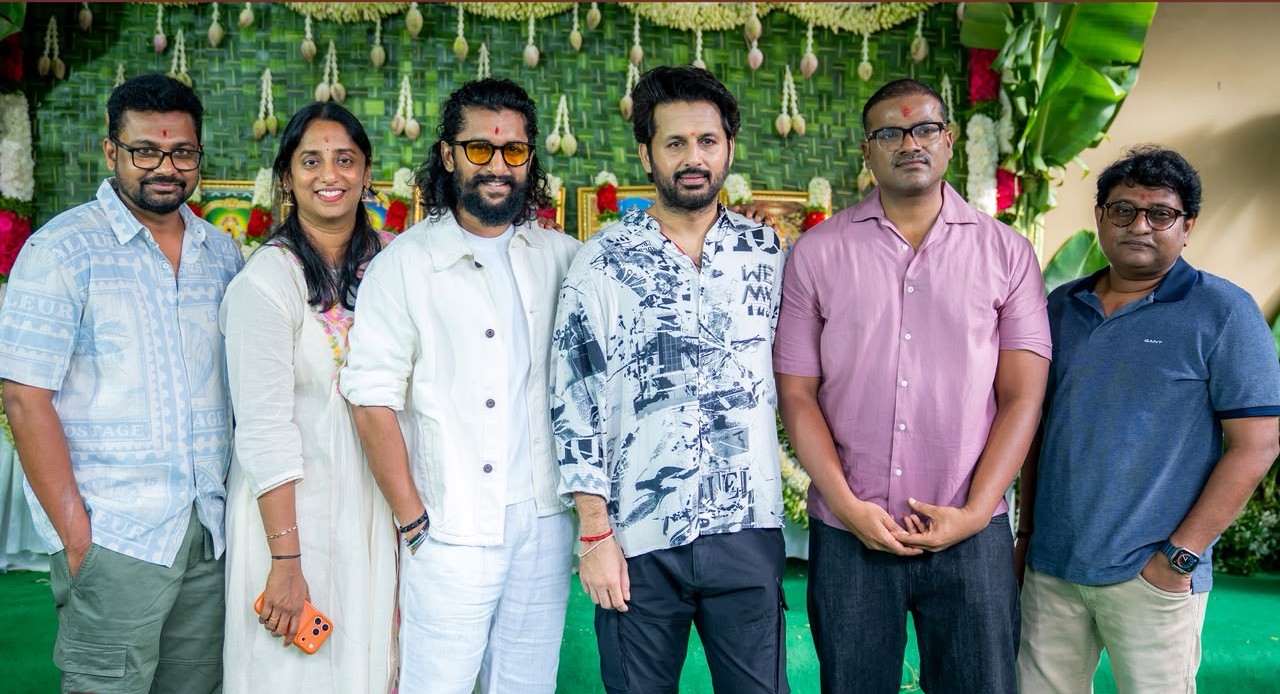 సోమవారం అలియాస్ రుక్మిణి ఓపెనింగ్ ఈవెంట్ను గ్రాండ్గా నిర్వహించారు. ఈ వేడుకలో నాని సోదరి దీప్తీ ఘంటా, నితిన్ తండ్రి సుధాకర్ రెడ్డితో పాటు పలువురు టాలీవుడ్ ప్రముఖులు పాల్గొన్నారు.