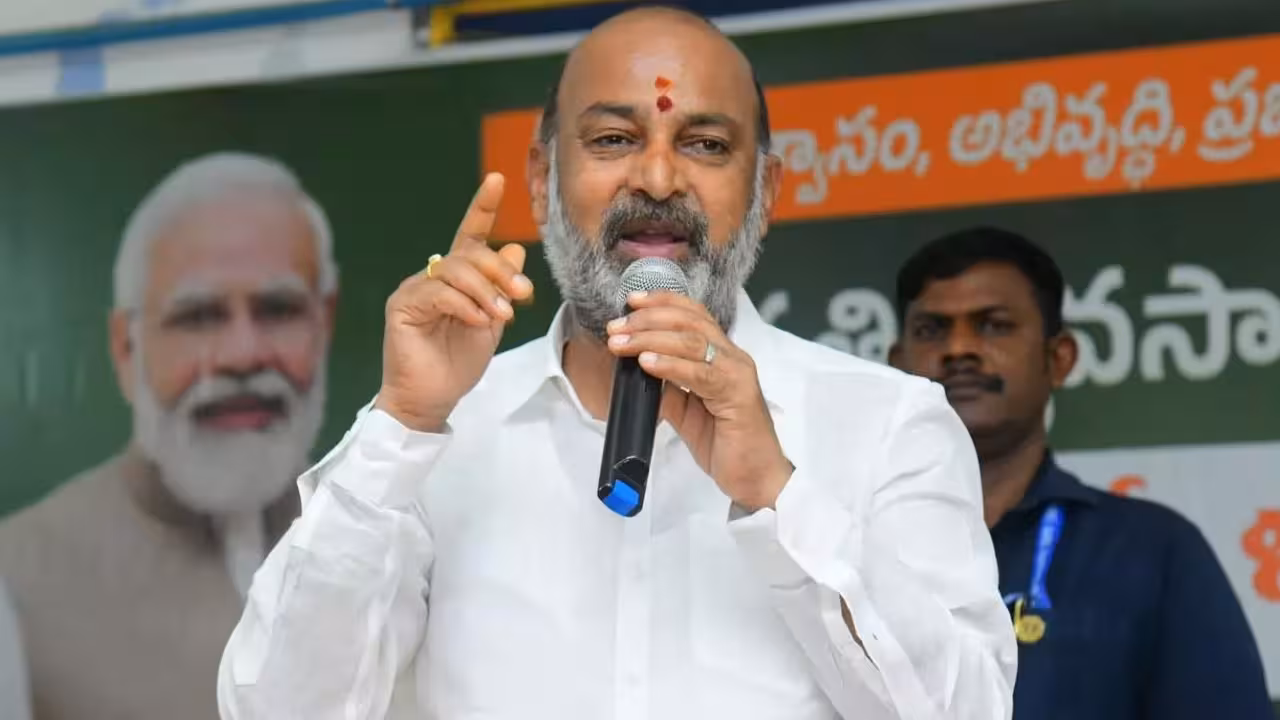 Bandi Sanjay | 2028లో తెలంగాణలో బీజేపీదే పవర్.. వెంటనే జర్నలిస్టులకు ఇండ్లు, హెల్త్ కార్డులు ఇస్తాం