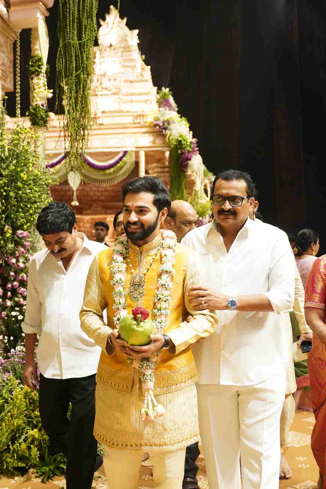 Bandla Ganesh Daughter Wedding | ఘనంగా బండ్ల గణేష్ కూతురు వివాహం – టాలీవుడ్ స్టార్స్ సందడి - Image 7