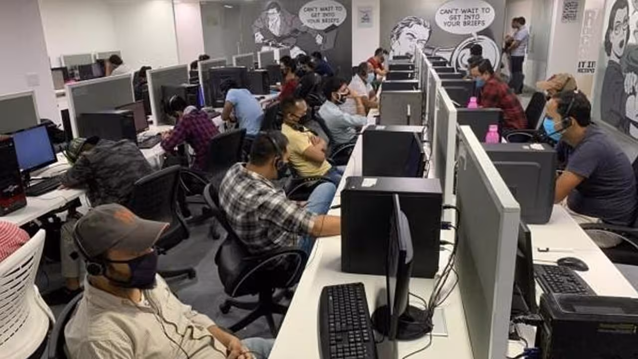 TGCSB raids Delhi | ఢిల్లీలో ఫేక్ కాల్ సెంటర్లపై మెరుపుదాడులు.. 21 మంది తెలుగు టెలీకాలర్లు అరెస్ట్