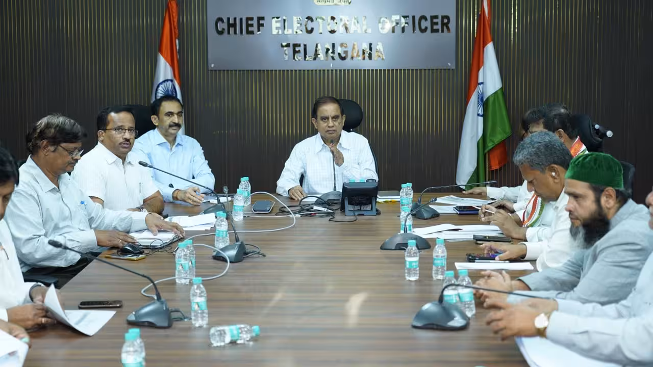 Telangana CEO Sudharsan Reddy | SIR డ్రాఫ్ట్ రిలీజ్ చేయగానే అన్ని రాజకీయ పార్టీలను మీటింగ్కు పిలిచిన ఈసీ.. ఎందుకంటే?